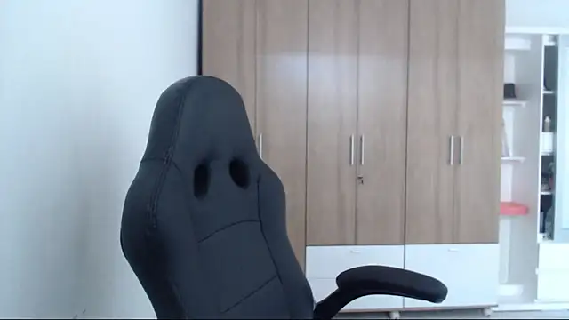 Snapshot of RoxanaLove9 chatting on February 27, 2026, 5:57 pm RoxanaLove9 online show from February 27, 2026, 5:57 pm