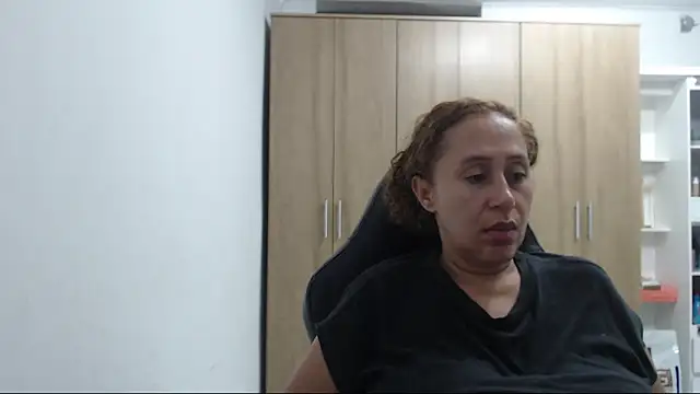 Snapshot of RoxanaLove9 chatting on March 29, 2026, 2:11 am RoxanaLove9 online show from March 29, 2026, 2:11 am