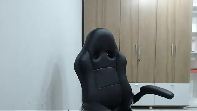 Snapshot of RoxanaLove9 chatting on March 31, 2026, 11:05 pm RoxanaLove9 online show from March 31, 2026, 11:05 pm