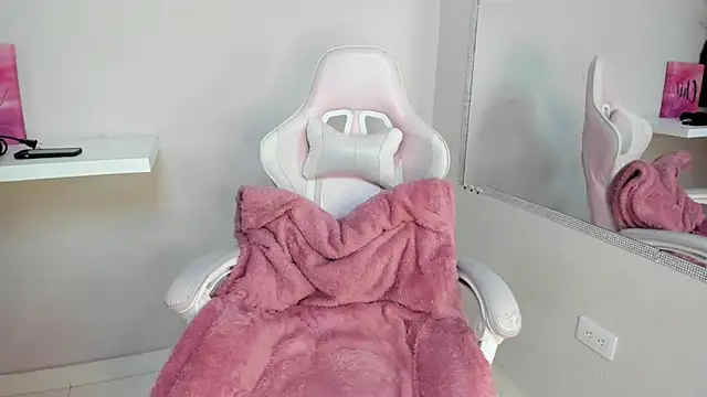 Snapshot of Annie9_ chatting on February 9, 2025, 7:52 pm Annie9  online show from February 9, 2025, 7:52 pm