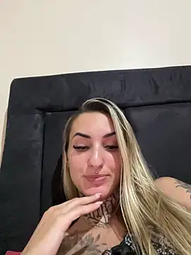 hotskinny1 online show from February 28, 2025, 2:31 am