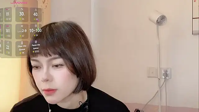 Linda-LL online show from November 11, 2025, 5:18 am