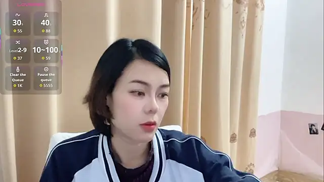 Snapshot of Linda-LL chatting on April 7, 2026, 11:43 am Linda-LL online show from April 7, 2026, 11:43 am