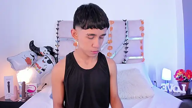 Thayler jones online show from October 12, 2025, 11:20 am