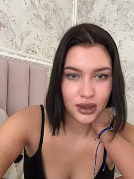 KikiWatson online show from February 8, 2026, 7:23 am