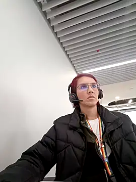 your red rose  online show from March 6, 2025, 4:17 pm