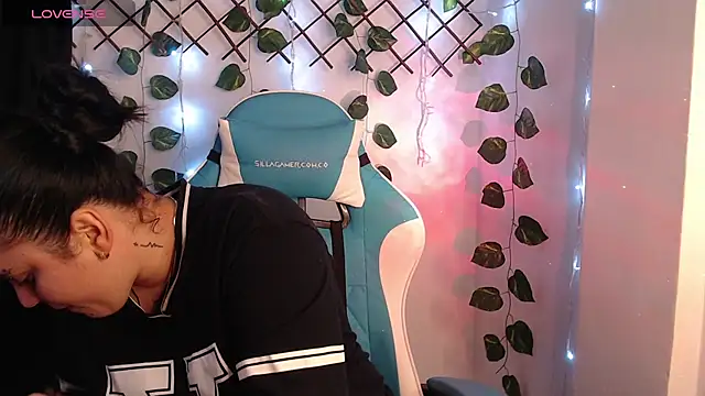 Snapshot of Nika_1_ chatting on April 15, 2026, 1:23 am Nika 1 online show from April 15, 2026, 1:23 am