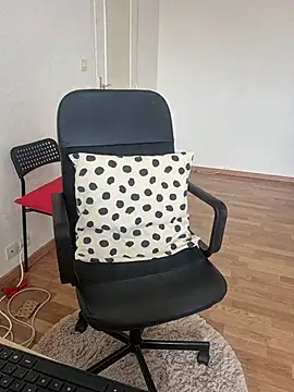 Snapshot of JennyCoquine chatting on July 13, 2026, 8:50 am JennyCoquine online show from July 13, 2026, 8:50 am