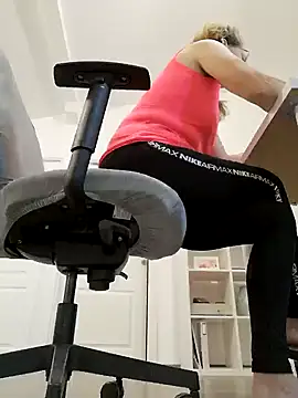 Snapshot of uber_babe chatting on February 4, 2025, 7:00 pm uber babe online show from February 4, 2025, 7:00 pm