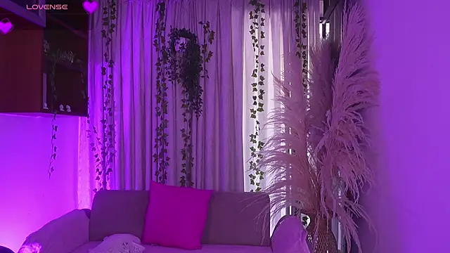 HannaRhodes online show from March 16, 2026, 2:21 pm