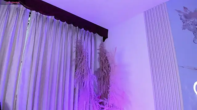 HannaRhodes online show from April 16, 2026, 9:39 pm