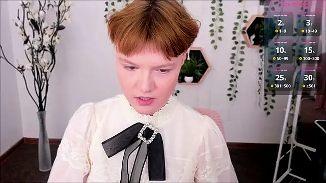 Snapshot of DreamyLuna chatting on January 18, 2025, 11:33 pm DreamyLuna online show from January 18, 2025, 11:33 pm