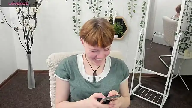 Snapshot of DreamyLuna chatting on January 22, 2025, 8:06 pm DreamyLuna online show from January 22, 2025, 8:06 pm