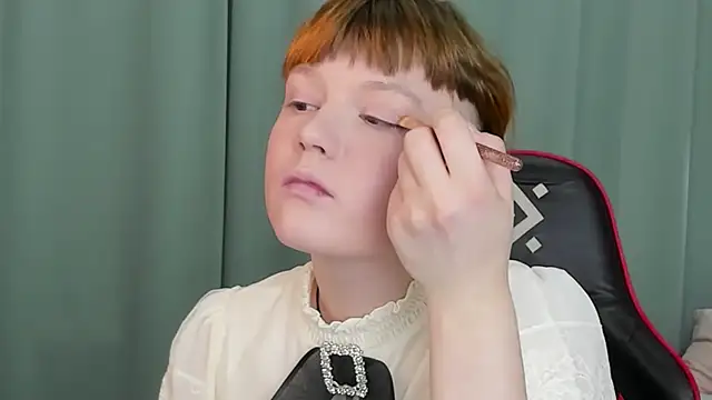 Snapshot of DreamyLuna chatting on January 23, 2025, 8:35 pm DreamyLuna online show from January 23, 2025, 8:35 pm