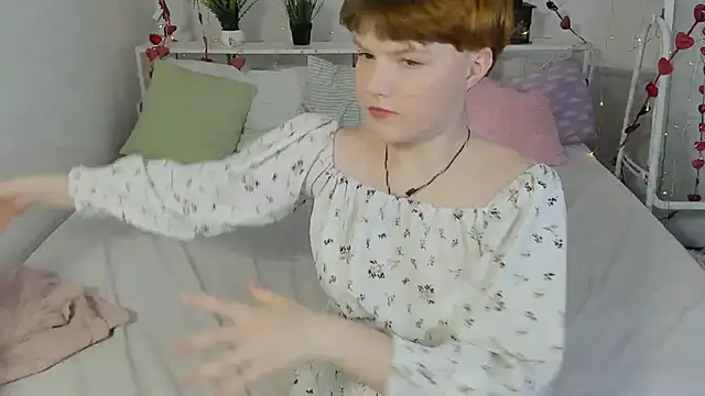 Snapshot of DreamyLuna chatting on January 25, 2025, 8:42 pm DreamyLuna online show from January 25, 2025, 8:42 pm