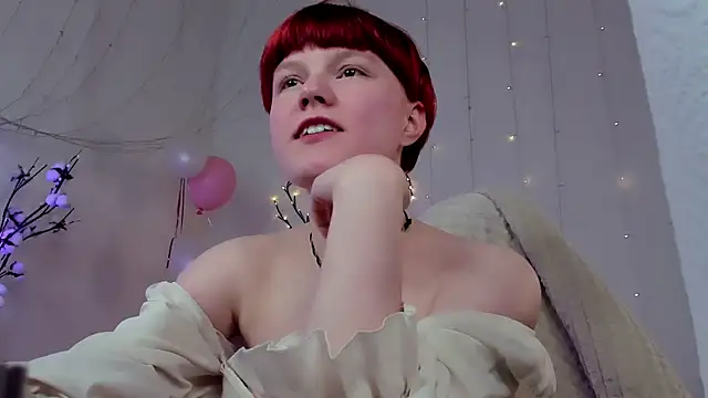 Snapshot of DreamyLuna chatting on February 2, 2025, 12:09 am DreamyLuna online show from February 2, 2025, 12:09 am