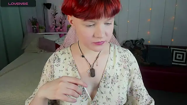 Snapshot of DreamyLuna chatting on February 4, 2025, 8:38 pm DreamyLuna online show from February 4, 2025, 8:38 pm