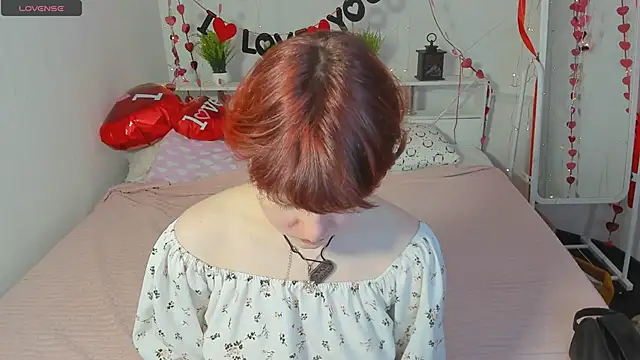 Snapshot of DreamyLuna chatting on February 6, 2025, 8:34 pm DreamyLuna online show from February 6, 2025, 8:34 pm