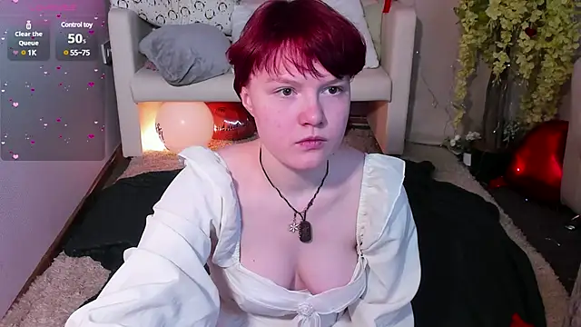 Snapshot of DreamyLuna chatting on February 28, 2025, 8:39 pm DreamyLuna online show from February 28, 2025, 8:39 pm