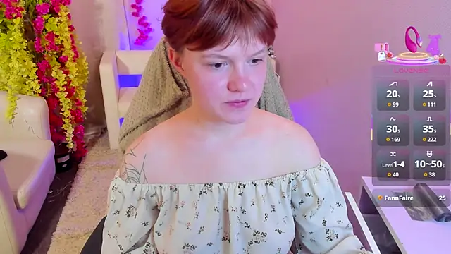 Snapshot of DreamyLuna chatting on September 11, 2025, 8:42 pm DreamyLuna online show from September 11, 2025, 8:42 pm