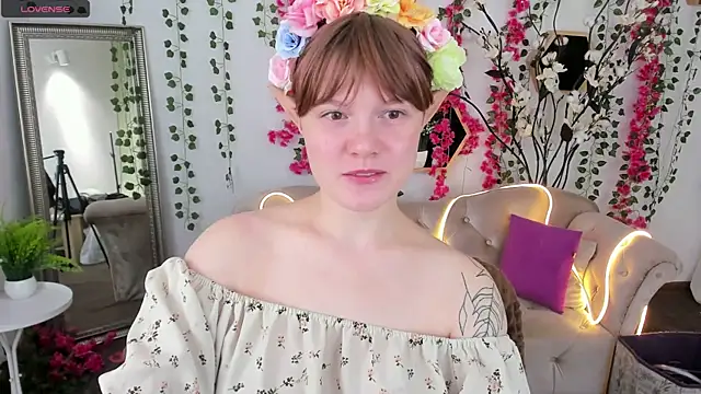 Snapshot of DreamyLuna chatting on October 3, 2025, 8:17 pm DreamyLuna online show from October 3, 2025, 8:17 pm