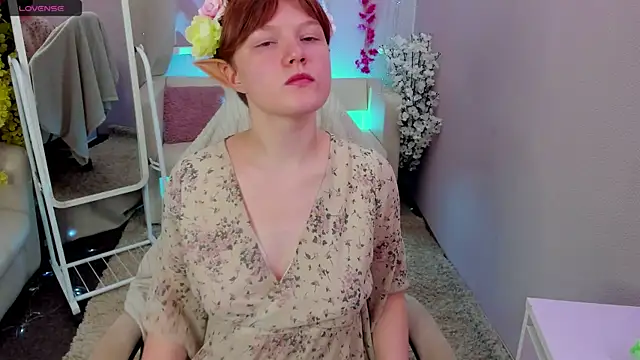 Snapshot of DreamyLuna chatting on October 4, 2025, 8:18 pm DreamyLuna online show from October 4, 2025, 8:18 pm