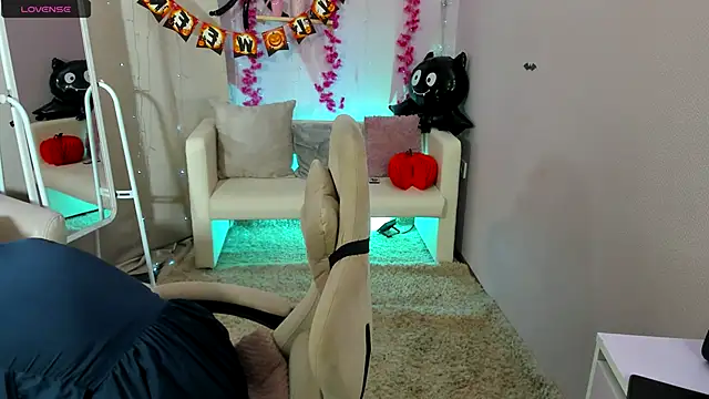 Snapshot of DreamyLuna chatting on October 18, 2025, 8:31 pm DreamyLuna online show from October 18, 2025, 8:31 pm