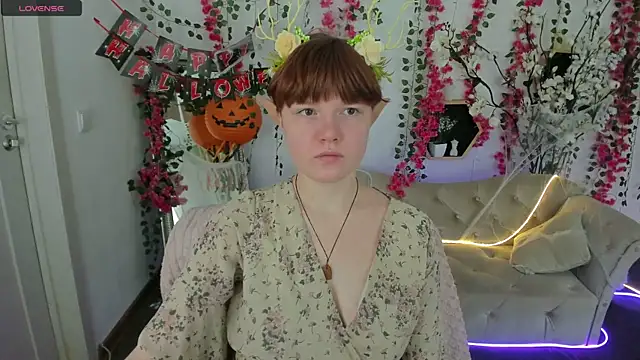 Snapshot of DreamyLuna chatting on November 2, 2025, 8:44 pm DreamyLuna online show from November 2, 2025, 8:44 pm