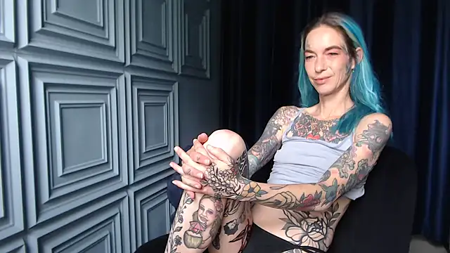 Snapshot of RavenryderUK chatting on June 18, 2026, 10:30 am RavenryderUK online show from June 18, 2026, 10:30 am