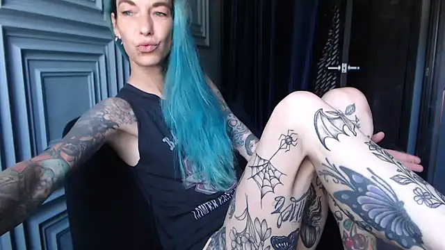 Snapshot of RavenryderUK chatting on June 24, 2026, 10:03 am RavenryderUK online show from June 24, 2026, 10:03 am