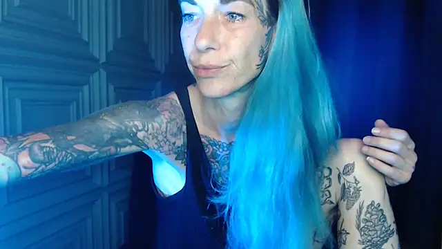Snapshot of RavenryderUK chatting on July 11, 2026, 8:55 pm RavenryderUK online show from July 11, 2026, 8:55 pm