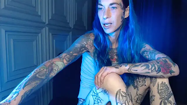Snapshot of RavenryderUK chatting on July 23, 2026, 8:40 pm RavenryderUK online show from July 23, 2026, 8:40 pm