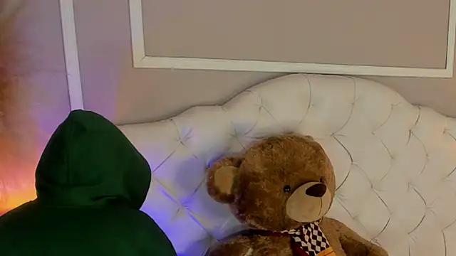 Snapshot of scarlet_hill chatting on December 29, 2024, 7:00 pm scarlet hill online show from December 29, 2024, 7:00 pm