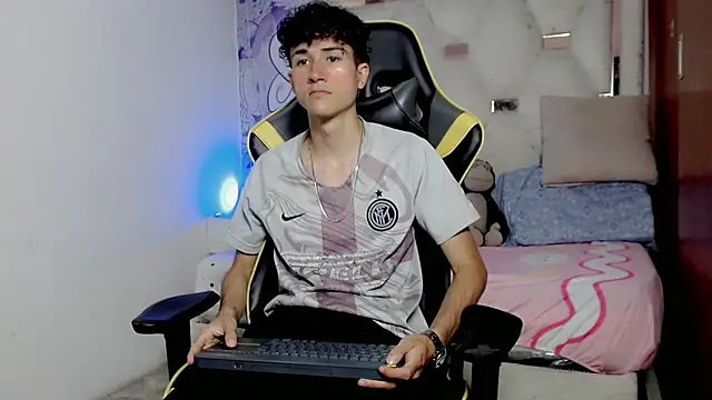 johnny cagee online show from January 16, 2026, 3:32 am