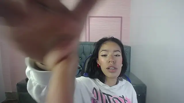 stephania t online show from March 8, 2025, 10:54 am