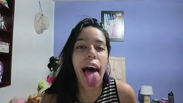 Snapshot of stephania_t chatting on July 11, 2026, 2:20 pm stephania t online show from July 11, 2026, 2:20 pm