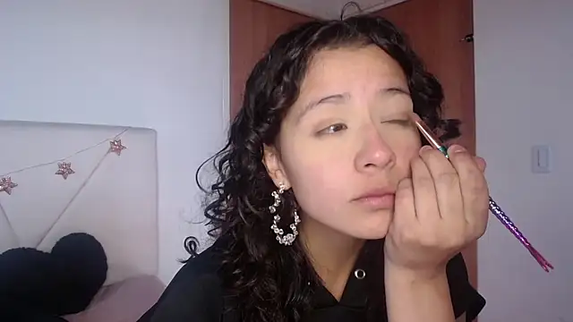 julz 03 online show from November 7, 2025, 12:27 pm