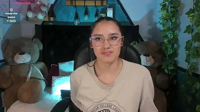 Snapshot of _Sophie__miller chatting on March 19, 2025, 7:27 pm  Sophie  miller online show from March 19, 2025, 7:27 pm