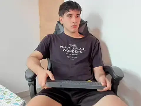 leo030809 online show from January 2, 2025, 6:34 pm