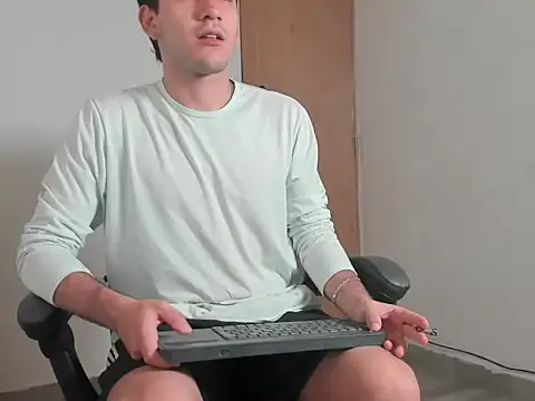 leo030809 online show from March 26, 2026, 10:26 pm