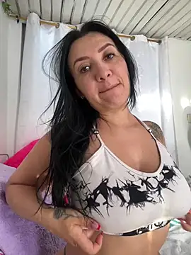 Snapshot of juliamond chatting on March 7, 2025, 9:27 pm juliamond online show from March 7, 2025, 9:27 pm