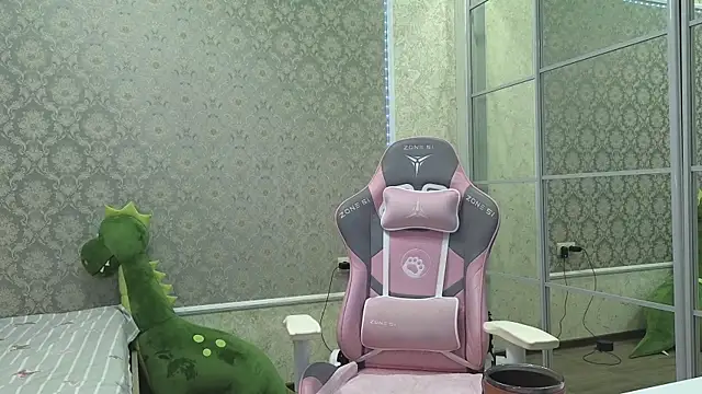 -DIVORA- online show from September 9, 2025, 2:49 pm