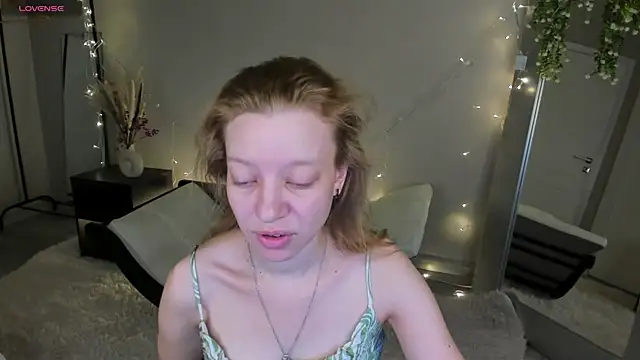 Michelle Blond online show from May 7, 2026, 11:32 pm