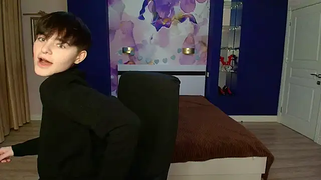 EmiliaYours online show from March 1, 2025, 4:11 pm