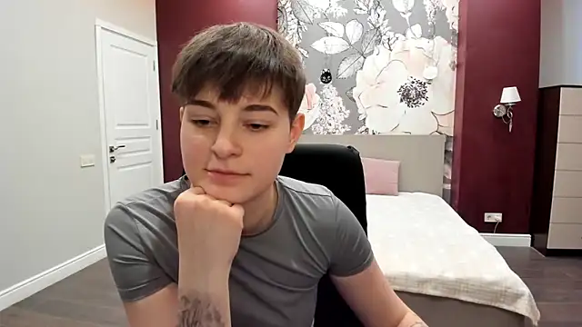 EmiliaYours online show from February 6, 2026, 2:31 pm