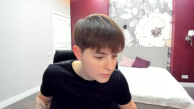 EmiliaYours online show from February 9, 2026, 6:23 pm