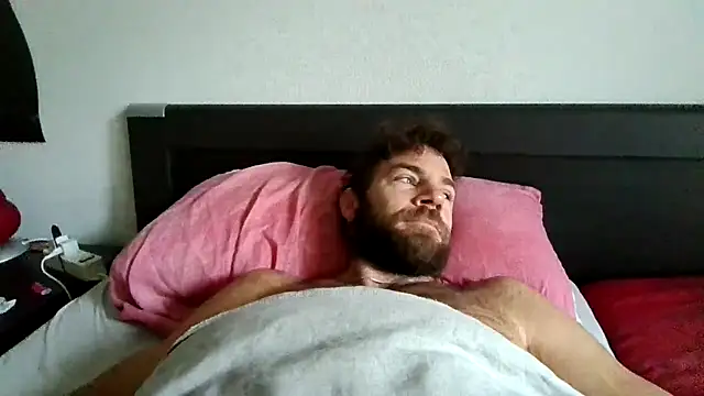 alpha-hunk online show from November 2, 2025, 9:33 am