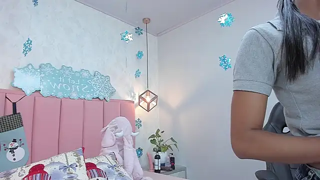 MAYROBERTSS online show from December 14, 2024, 12:12 pm