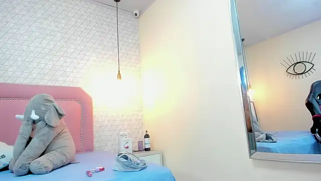 MAYROBERTSS online show from March 20, 2025, 12:53 pm