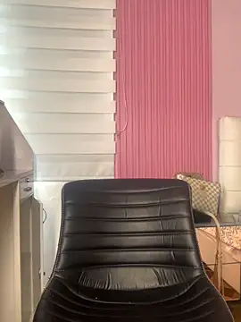 Snapshot of Kyna_euphoria chatting on December 17, 2024, 7:37 pm Kyna euphoria online show from December 17, 2024, 7:37 pm